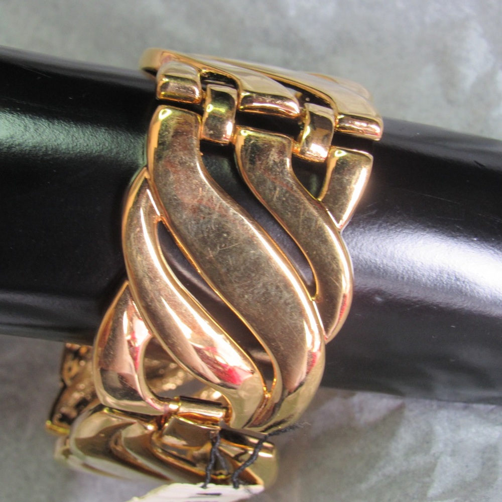 NWT Napier gold tone bracelet